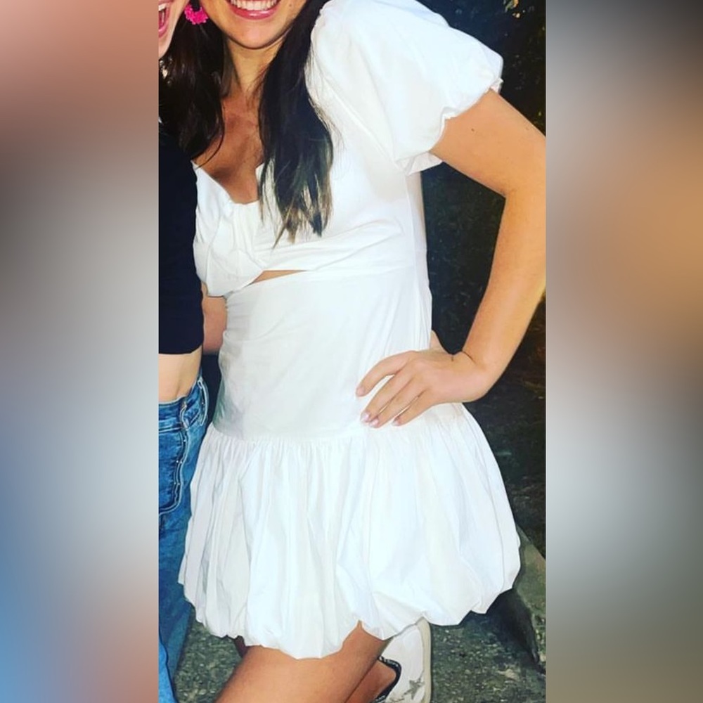 Size small. Astr the label white puff sleeve dress.